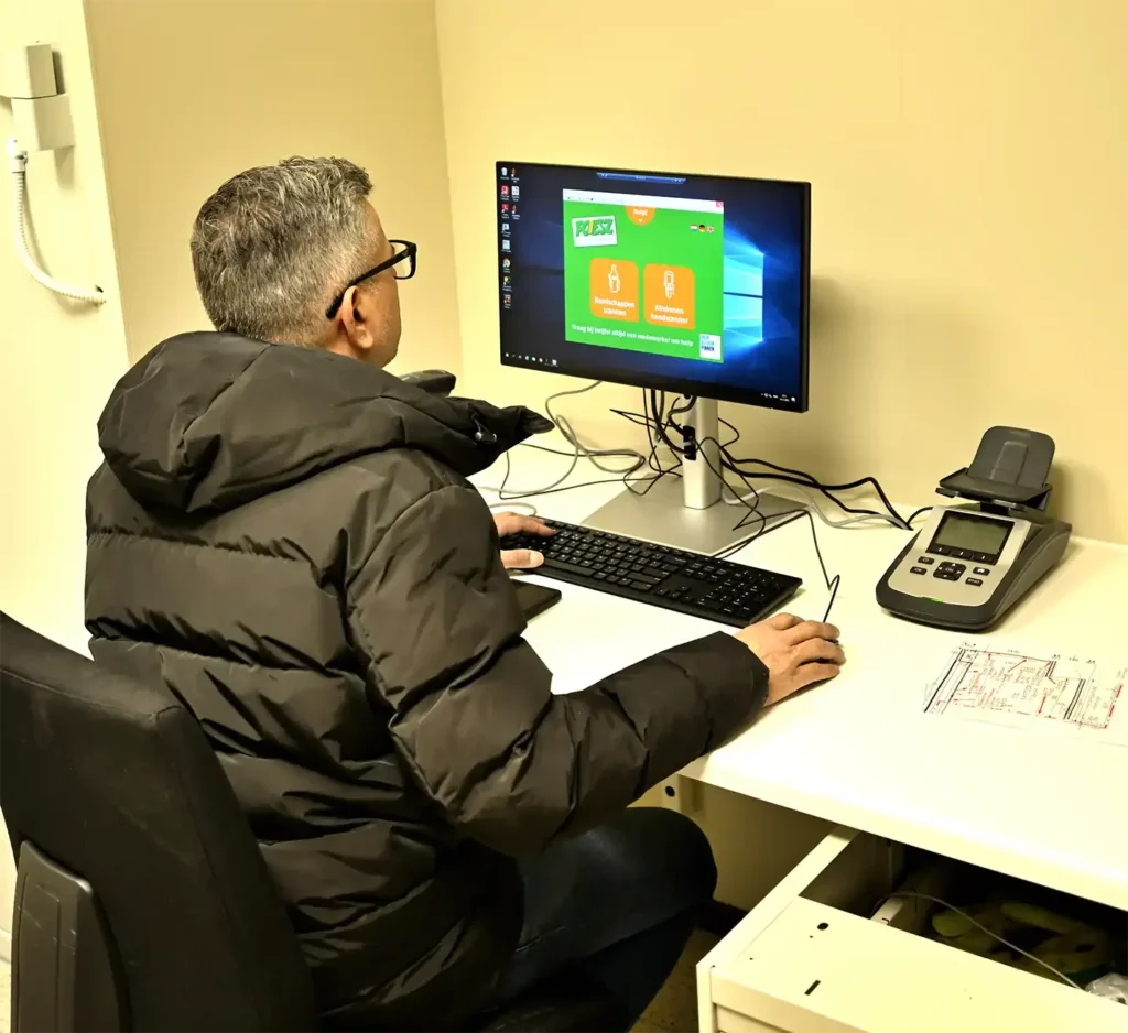 Jonathan-achter-laptop.webp - Managed IT Services Haarlem | KASTEC IT B.V. - 24/7 Support